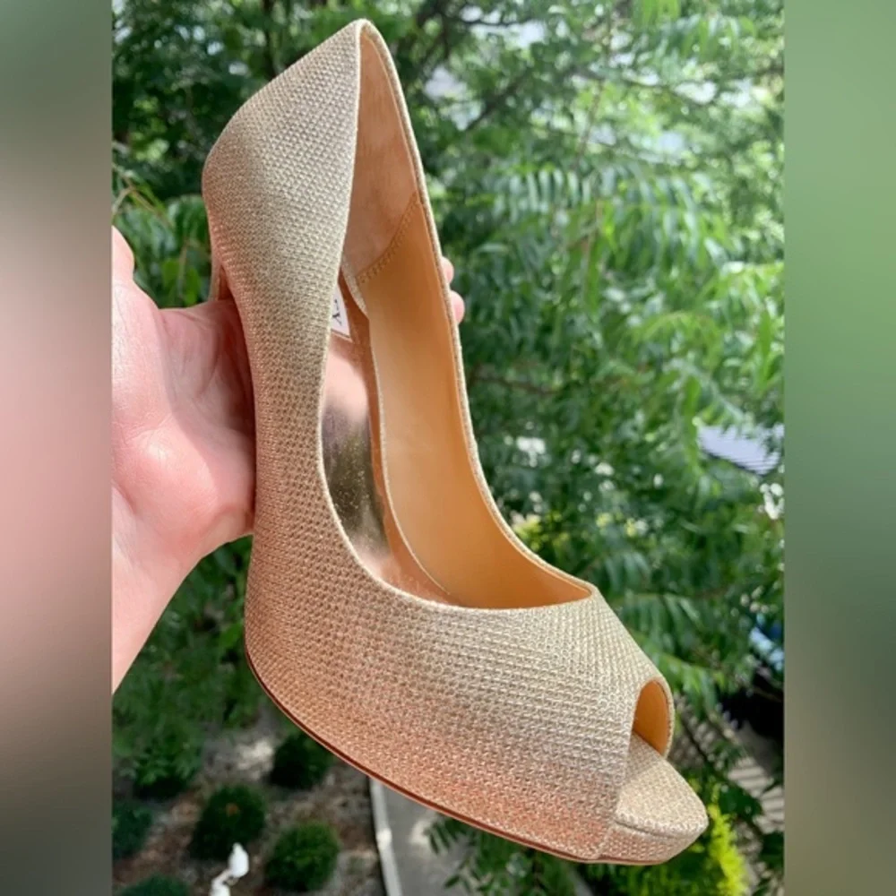 Badgley Mischka Gold glittery formal platform pumps size 10. Ponderosa model. - Picture 9 of 12